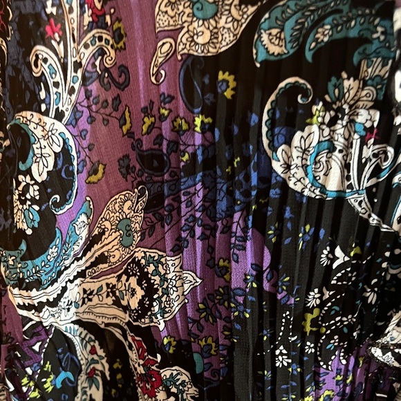 Dress Barn Women's Paisley Blouse in Purple and Black - Picture 3 of 7